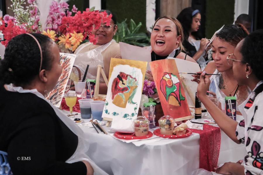 Karaoke sip and paint TP Suriname